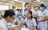 Ngắm những nữ hộ sinh xinh đẹp hiến máu trong ngày lễ tình nhân
